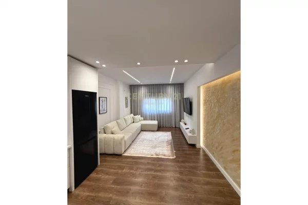 Shtepi ne shitje Apartament ne Tirane, 1+1, Mobilimi E mobiluar, Pagesa 118,000  Euro.