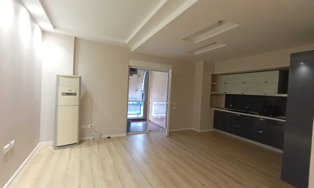 Appartamento in vendita a Tirana 2+1, Arredato