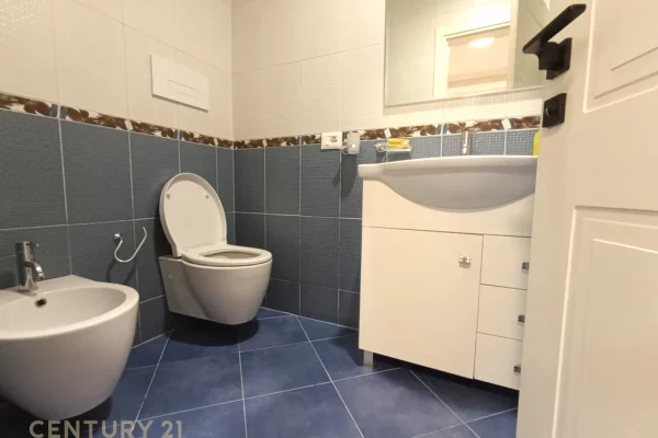 Appartamento in vendita a Tirana 2+1, Arredato