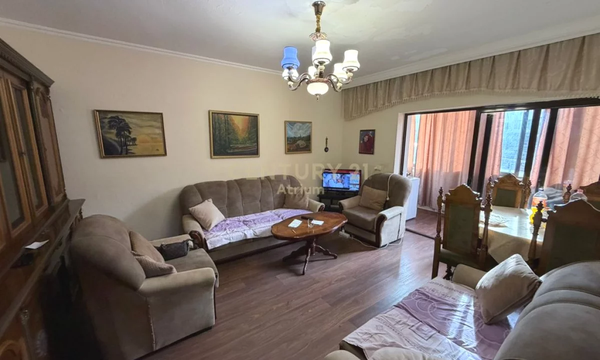 Shtepi ne shitje Apartament ne Tirane, 1+1, Mobilimi E mobiluar, Pagesa 160,000  Euro.
