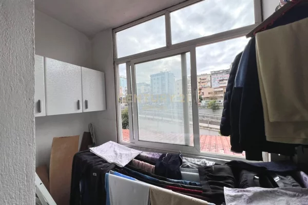 Shtepi ne shitje Apartament ne Tirane, 1+1, Mobilimi E mobiluar, Pagesa 160,000  Euro.