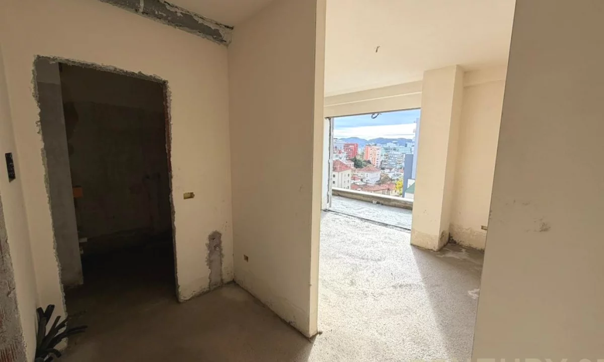 Appartamento in vendita a Tirana 1+1, Arredato