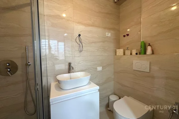 Shtepi me qera Apartament ne Tirane, 2+1, Mobilimi E mobiluar, Pagesa 1,300  Euro.