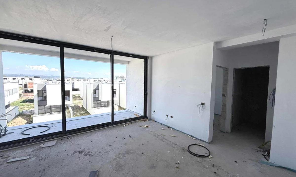 Shtepi ne shitje Apartament ne Durres, 1+1, Mobilimi Bosh, pa mobiluar, Pagesa 145,000  Euro.