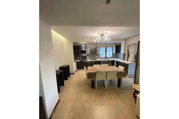 Shtepi me qera Apartament ne Tirane, 2+1, Mobilimi E mobiluar, Pagesa 900  Euro.