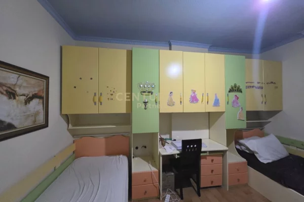 Shtepi me qera Apartament ne Tirane, 2+1, Mobilimi E mobiluar, Pagesa 600  Euro.