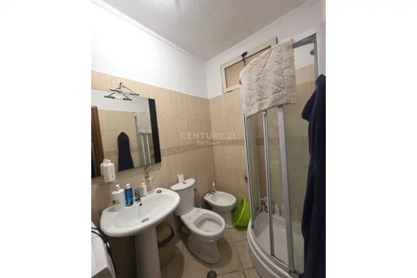 Shtepi me qera Apartament ne Tirane, 2+1, Mobilimi E mobiluar, Pagesa 600  Euro.