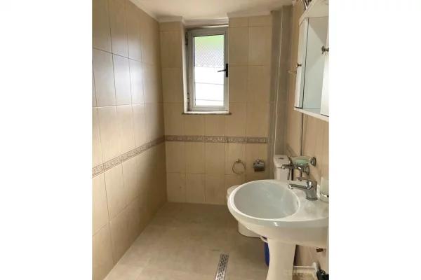 Shtepi me qera Apartament ne Tirane, 2+1, Mobilimi E mobiluar, Pagesa 500  Euro.