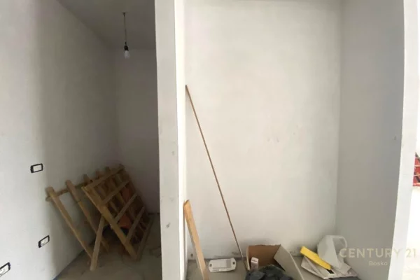 Shtepi ne shitje Apartament ne Tirane, 3+1, Mobilimi Bosh, pa mobiluar, Pagesa 295,000  Euro.