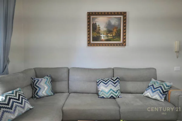 Shtepi me qera Apartament ne Tirane, 2+1, Mobilimi E mobiluar, Pagesa 700  Euro.