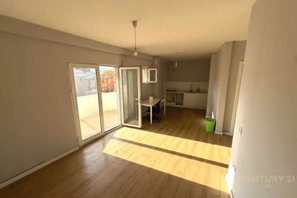 Appartamento in vendita a Tirana 1+1, Vuoto