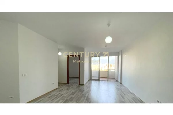 Shtepi ne shitje Apartament ne Tirane, 2+1, Mobilimi E mobiluar, Pagesa 132,000  Euro.