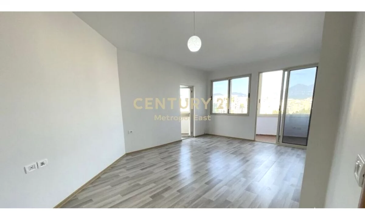 Shtepi ne shitje Apartament ne Tirane, 2+1, Mobilimi E mobiluar, Pagesa 132,000  Euro.