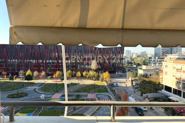 Jepet apartament 2+1 me parkim për qira pranë stadiumit Air Albania