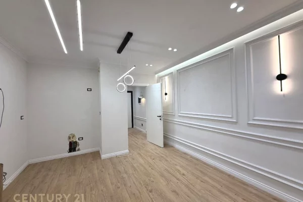 Appartamento in vendita a Tirana 1+1, Arredato