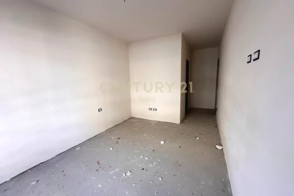 Shtepi ne shitje Apartament ne Tirane, 2+1, Mobilimi E mobiluar, Pagesa 110,000  Euro.