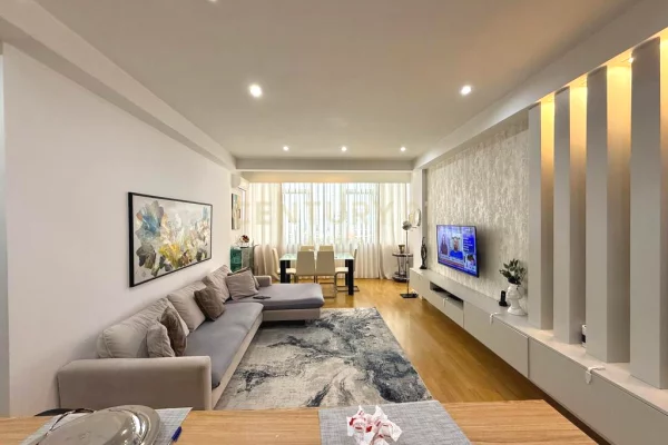 Appartamento in vendita a Tirana 2+1, Arredato