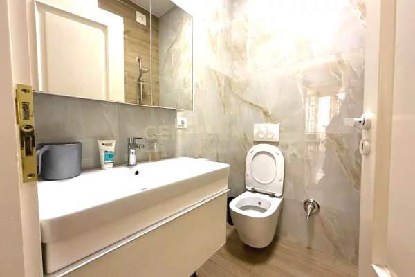 Appartamento in vendita a Tirana 2+1, Arredato