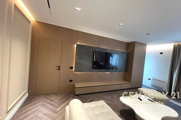 Appartamento in vendita a Tirana 2+1, Arredato