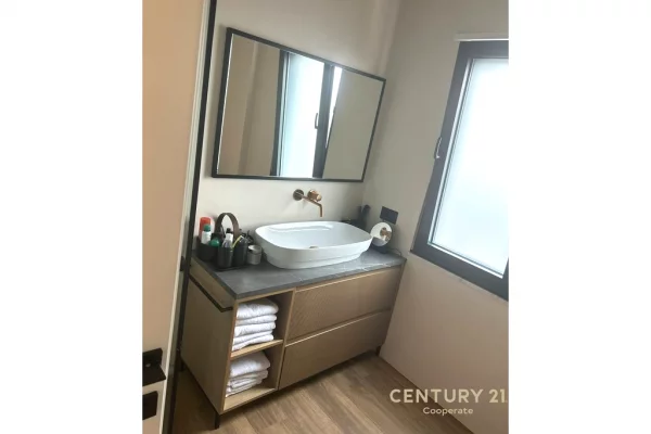 Appartamento in vendita a Tirana 2+1, Arredato