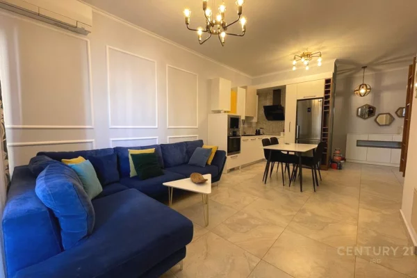 Shtepi ne shitje Apartament ne Tirane, 2+1, Mobilimi E mobiluar, Pagesa 165,000  Euro.
