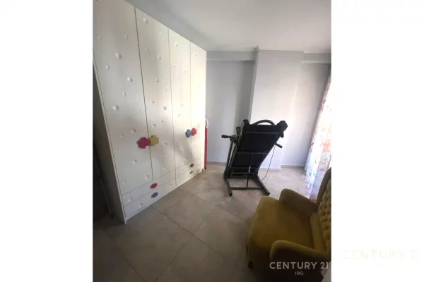 Shtepi ne shitje Apartament ne Tirane, 2+1, Mobilimi E mobiluar, Pagesa 165,000  Euro.