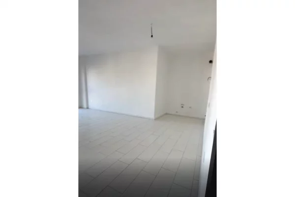 Shtepi ne shitje Apartament ne Tirane, 2+1, Mobilimi E mobiluar, Pagesa 157,000  Euro.