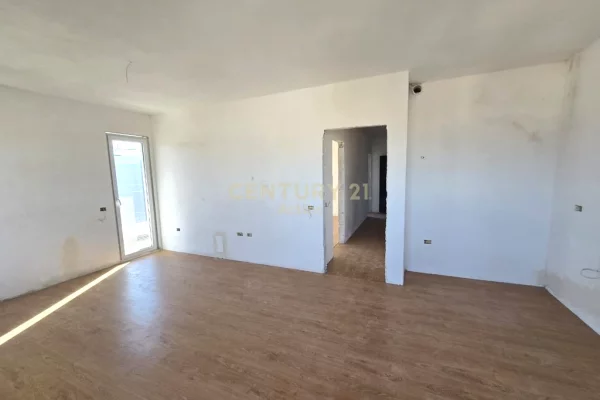 Shtepi ne shitje Apartament ne Tirane, 2+1, Mobilimi Bosh, pa mobiluar, Pagesa 135,000  Euro.