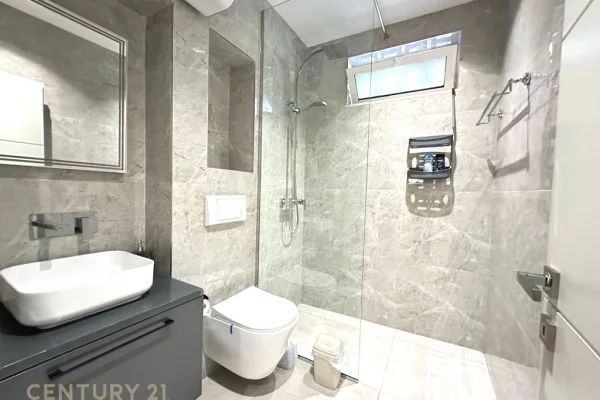 Shtepi ne shitje Apartament ne Tirane, 1+1, Mobilimi E mobiluar, Pagesa 135,000  Euro.