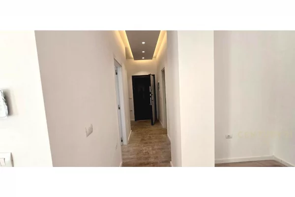 Shtepi ne shitje Apartament ne Tirane, 1+1, Mobilimi E mobiluar, Pagesa 246,000  Euro.