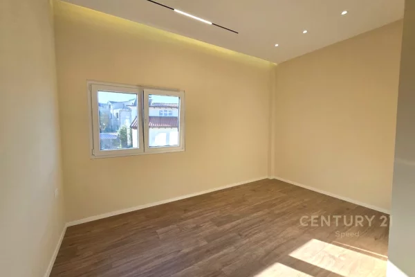 Shtepi ne shitje Apartament ne Tirane, 1+1, Mobilimi E mobiluar, Pagesa 124,750  Euro.