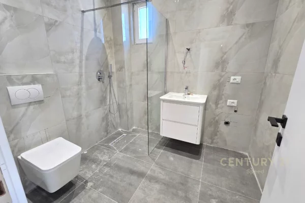 Shtepi ne shitje Apartament ne Tirane, 1+1, Mobilimi E mobiluar, Pagesa 124,750  Euro.