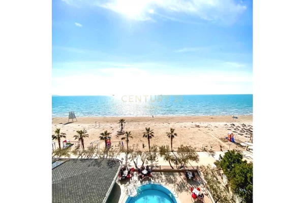 Shitet apartament 1+1 i mobiluar në Shkëmbin e Kavajës, 200 m nga deti