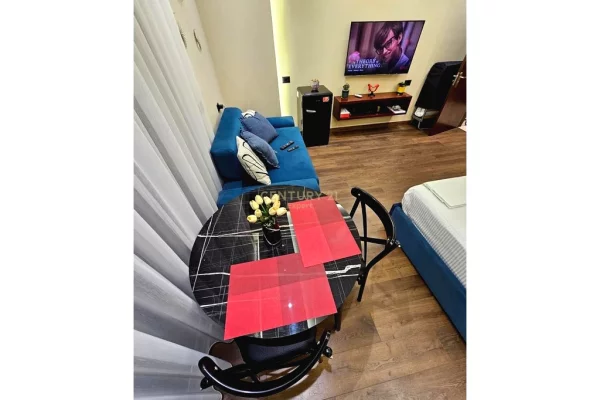 Shtepi ne shitje Apartament ne Tirane, Garsoniere, Mobilimi E mobiluar, Pagesa 114,000  Euro.