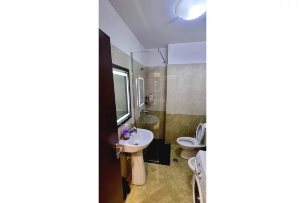 Shtepi ne shitje Apartament ne Tirane, Garsoniere, Mobilimi E mobiluar, Pagesa 114,000  Euro.