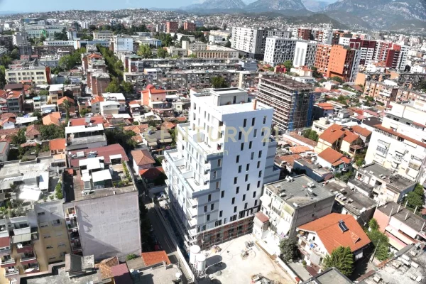 Shtepi ne shitje Apartament ne Tirane, 2+1, Mobilimi Pjeserisht e mobiluar, Pagesa 230,000  Euro.