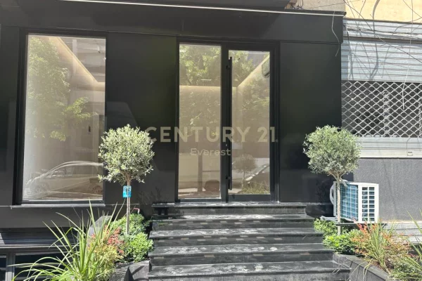 PRANE SQUARE 21, JAPIM AMBIENT KOMERCIAL ME QIRA