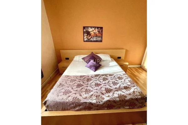 Hotel me 12 Dhoma dhe Ambient Bar-Restorant, ne rrugen kryesore Laprake