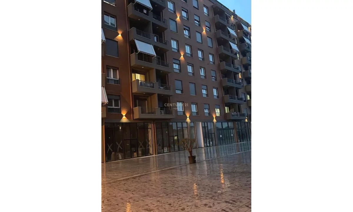 Shtepi ne shitje Apartament ne Tirane, 2+1, Mobilimi Bosh, pa mobiluar, Pagesa 131,000  Euro.