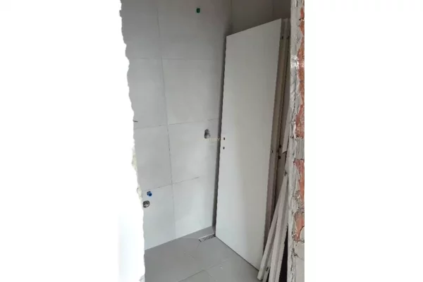 Shtepi ne shitje Apartament ne Tirane, 2+1, Mobilimi Bosh, pa mobiluar, Pagesa 131,000  Euro.