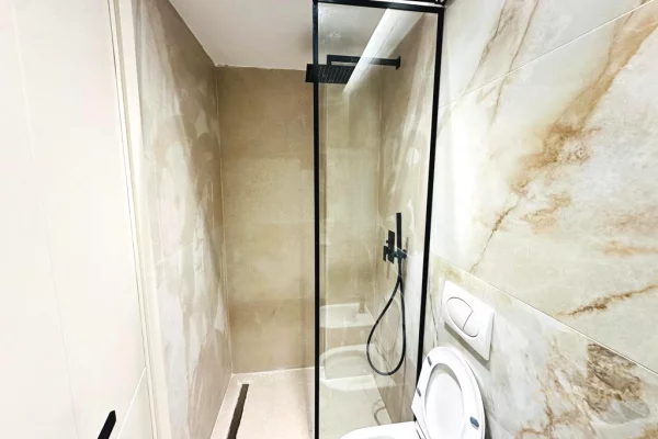 Shtepi ne shitje Apartament ne Tirane, 1+1, Mobilimi E mobiluar, Pagesa 128,000  Euro.