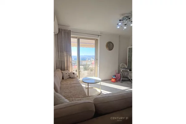 Shitet apartament 2+1 tek Casa Italia!