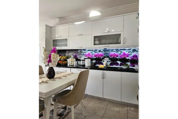 Shtepi ne shitje Apartament ne Tirane, 2+1, Mobilimi E mobiluar, Pagesa 140,000  Euro.