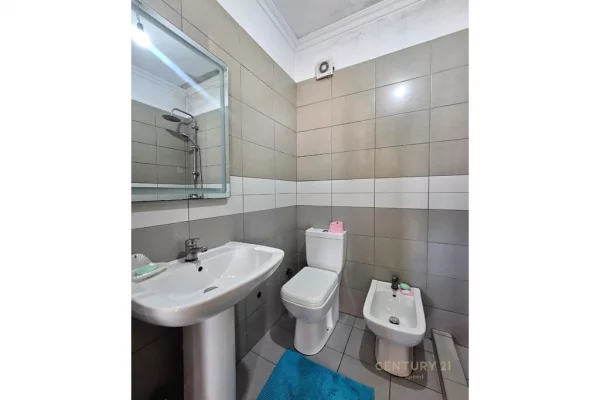 Shtepi ne shitje Apartament ne Tirane, 2+1, Mobilimi E mobiluar, Pagesa 140,000  Euro.