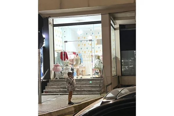 Shitet ambjent biznesi në Yzberisht, pranë Fitness Unik