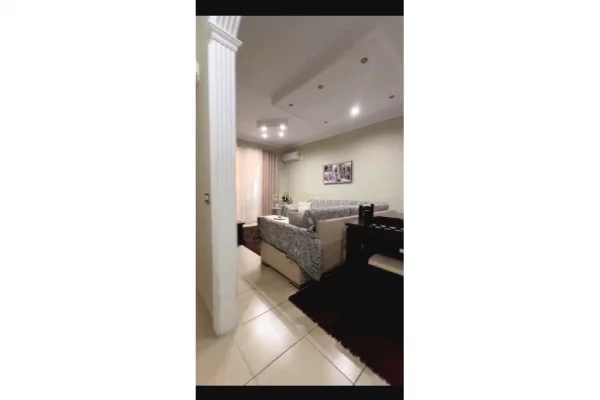 Shtepi ne shitje Apartament ne Tirane, 2+1, Mobilimi E mobiluar, Pagesa 135,000  Euro.