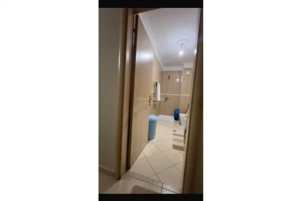 Shtepi ne shitje Apartament ne Tirane, 2+1, Mobilimi E mobiluar, Pagesa 135,000  Euro.