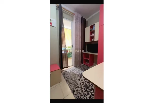 Shtepi ne shitje Apartament ne Tirane, 2+1, Mobilimi E mobiluar, Pagesa 135,000  Euro.