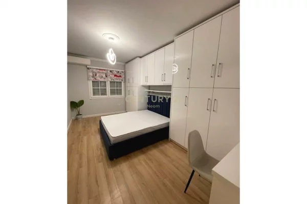 Shtepi ne shitje Apartament ne Tirane, 1+1, Mobilimi E mobiluar, Pagesa 125,000  Euro.