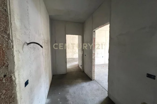 Shtepi ne shitje Apartament ne Tirane, 2+1, Mobilimi E mobiluar, Pagesa 125,000  Euro.